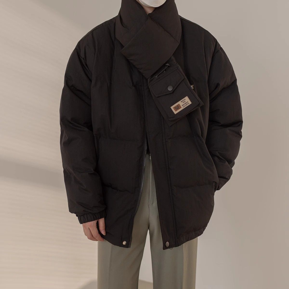 Doudoune homme courte et épaisse en duvet de canard blanc, col montant et écharpe intégrée