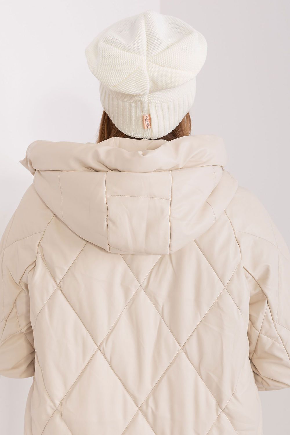 Bonnet model 187434 Rue Paris