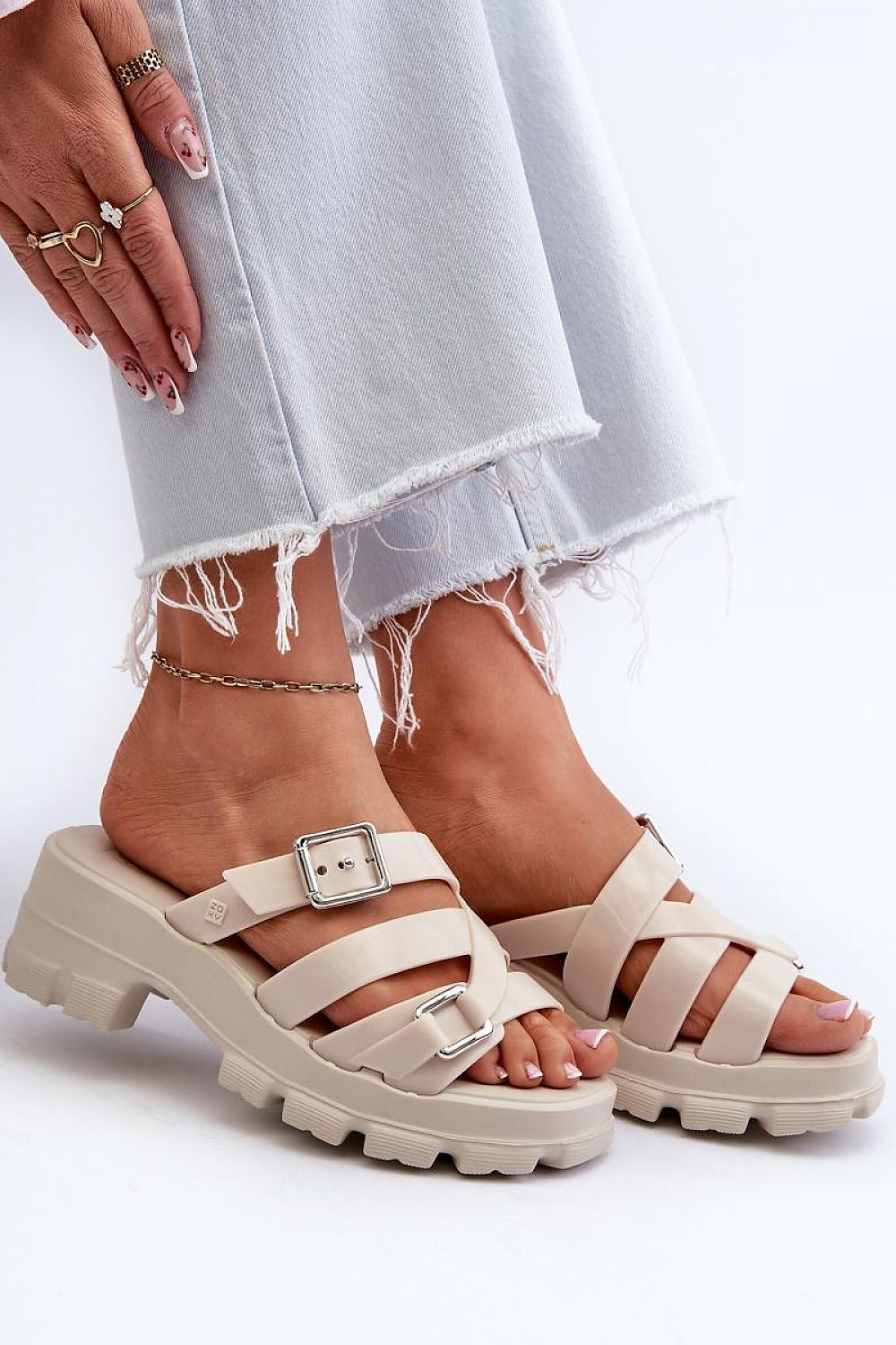 Clacquettes model 197668 Step in style