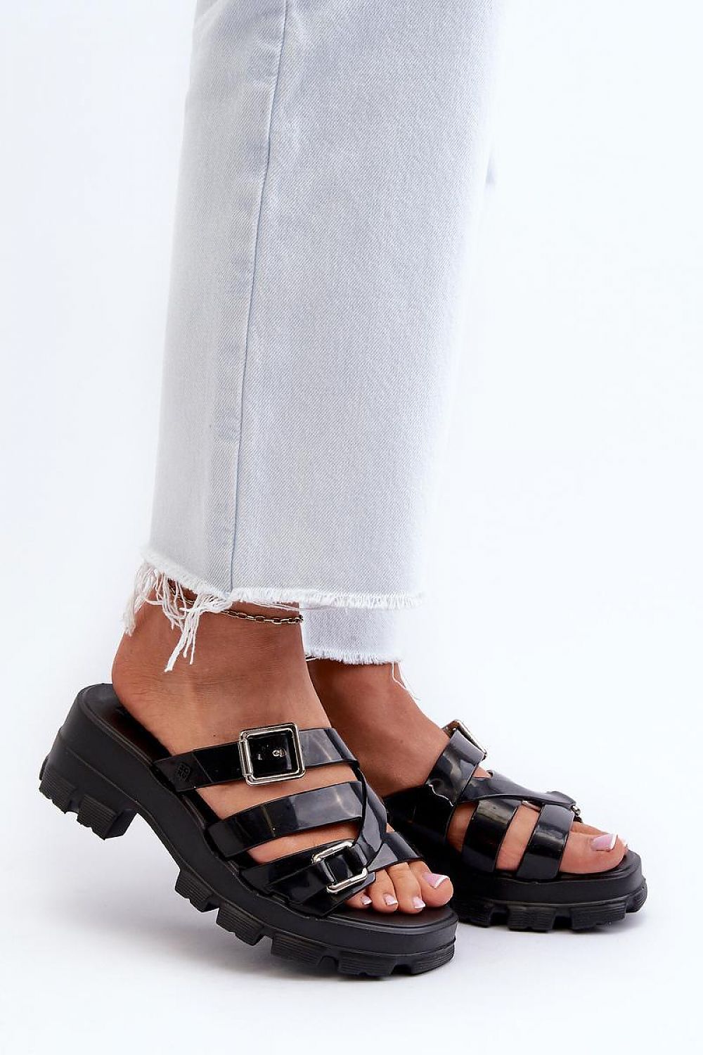 Clacquettes model 197669 Step in style