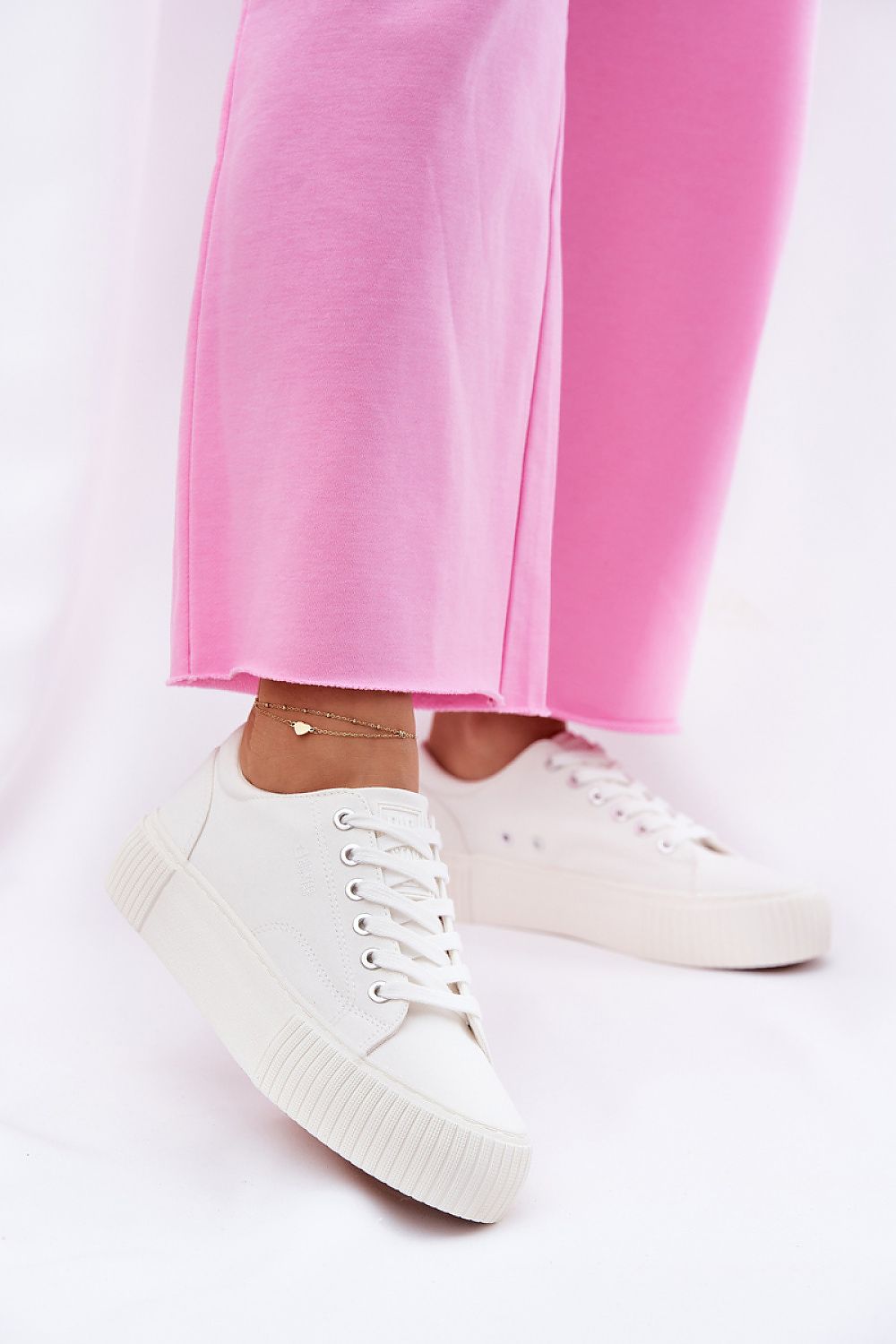 Baskets model 211349 Step in style