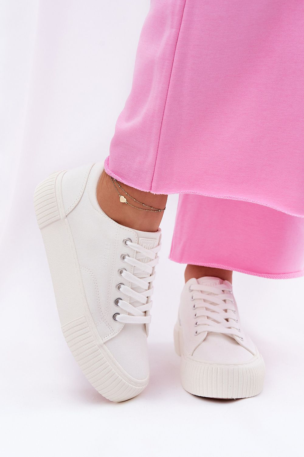 Baskets model 211349 Step in style