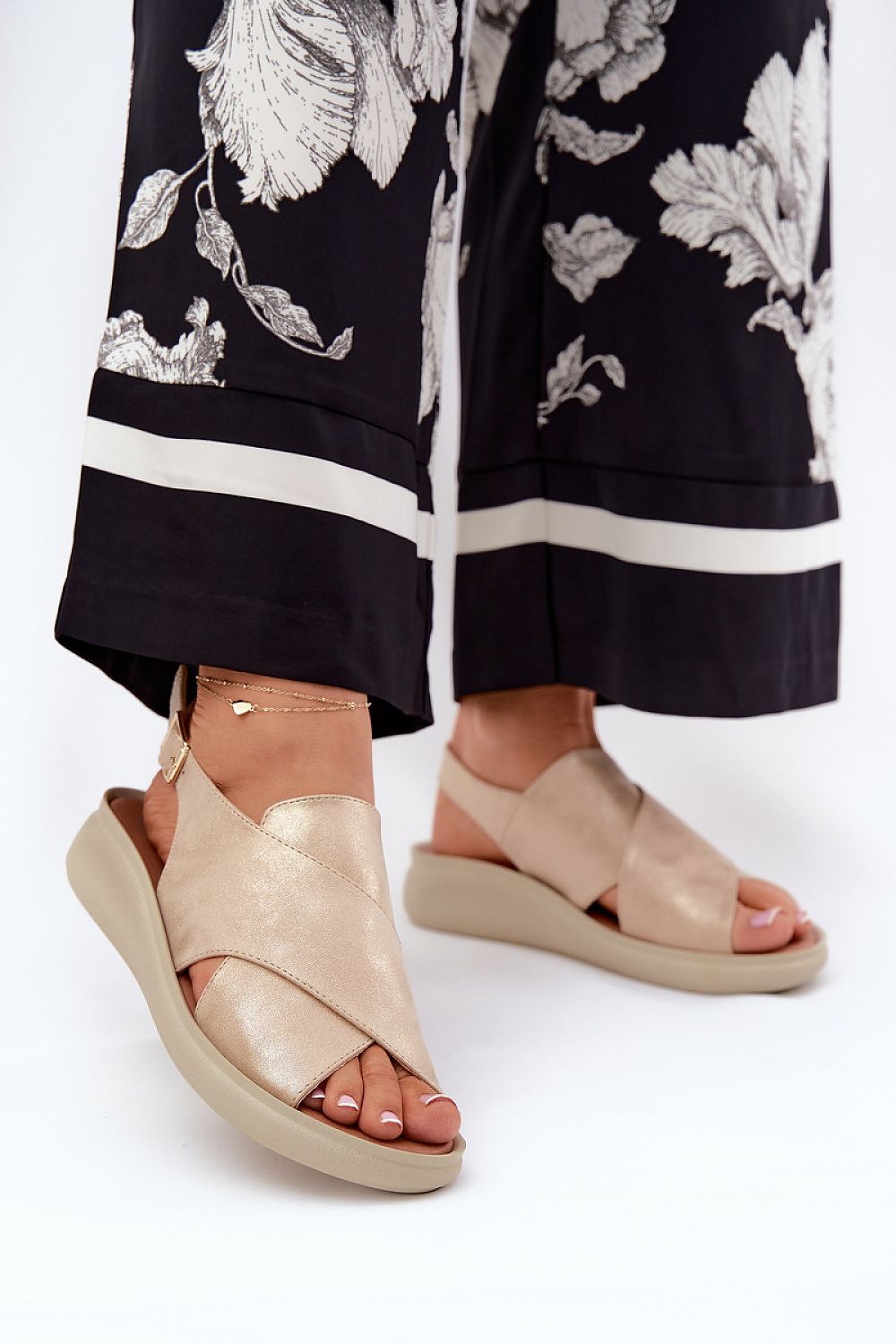 Cothurnes model 211362 Step in style