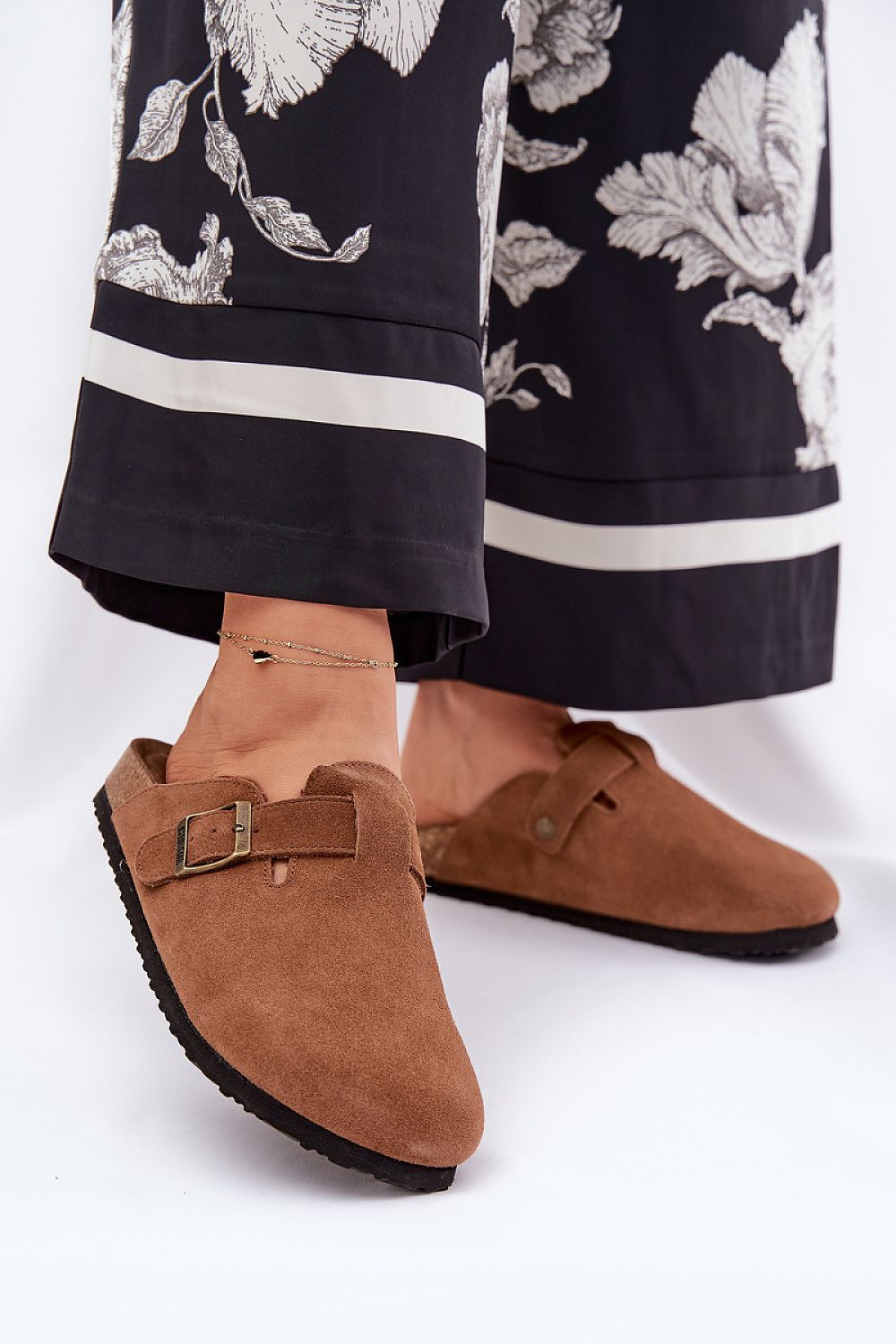 Clacquettes model 211685 Step in style