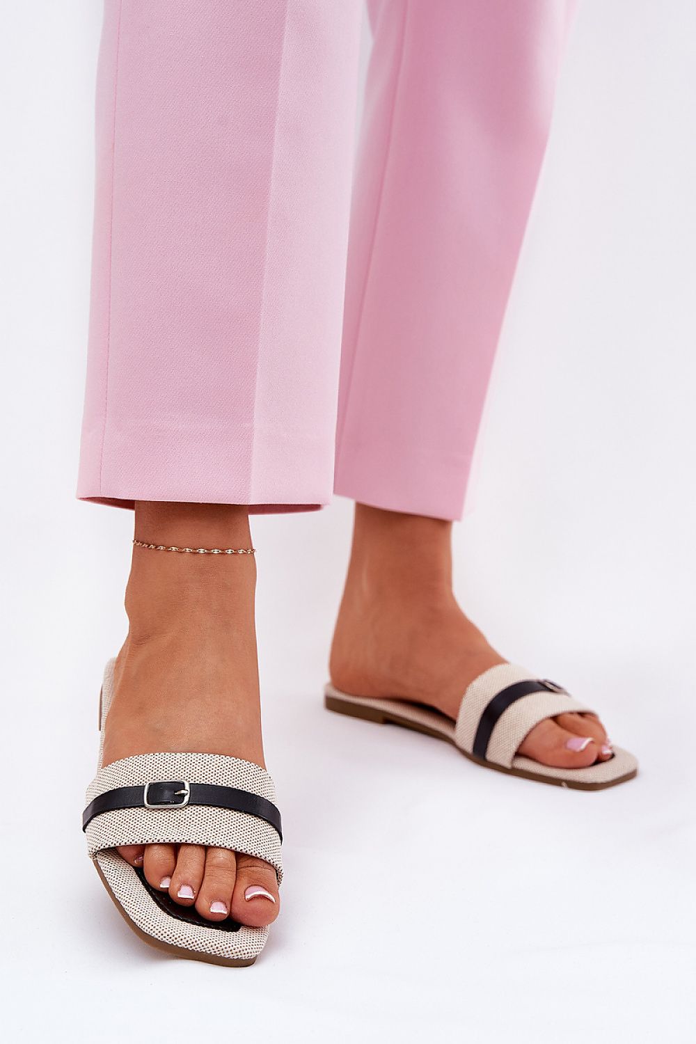 Clacquettes model 211700 Step in style