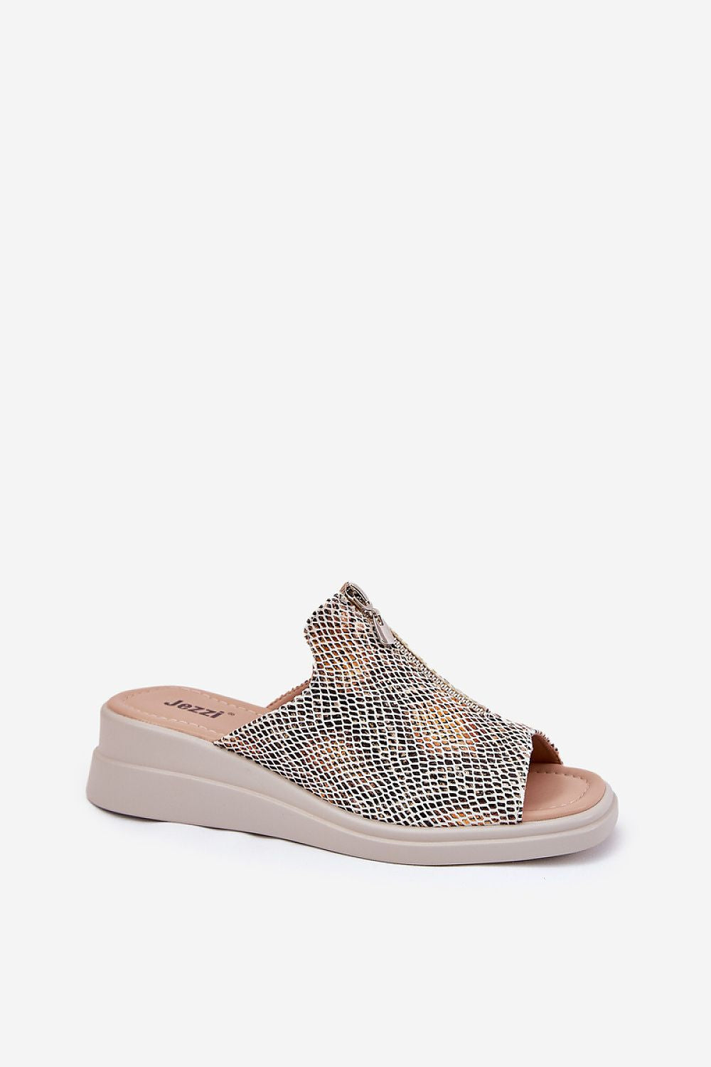 Clacquettes model 211956 Step in style