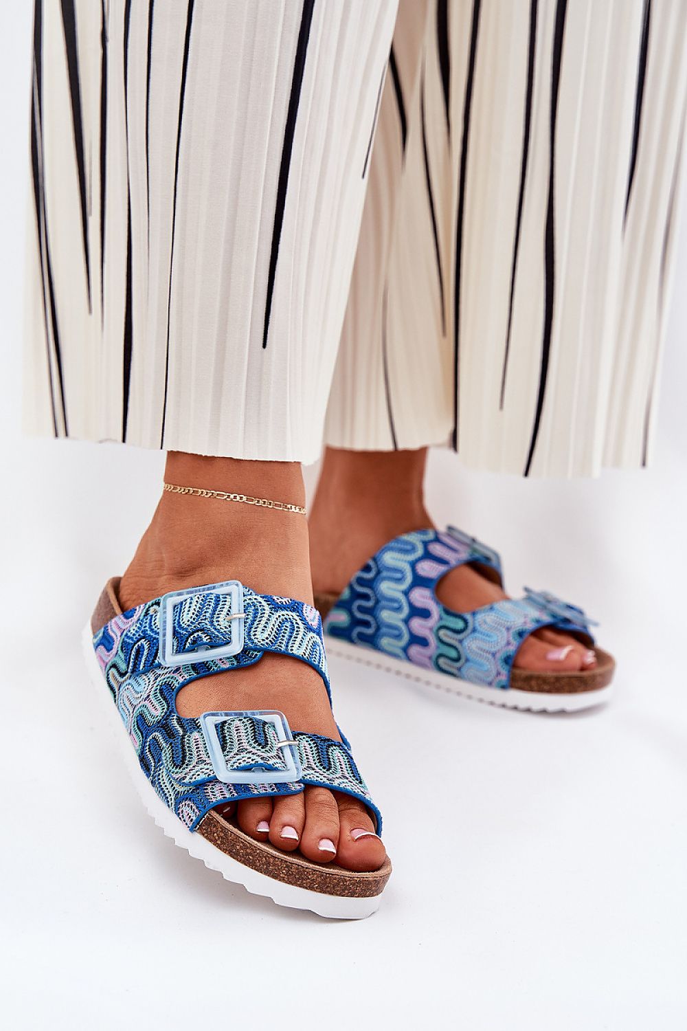 Clacquettes model 211961 Step in style