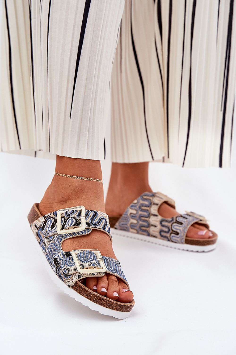 Clacquettes model 211962 Step in style