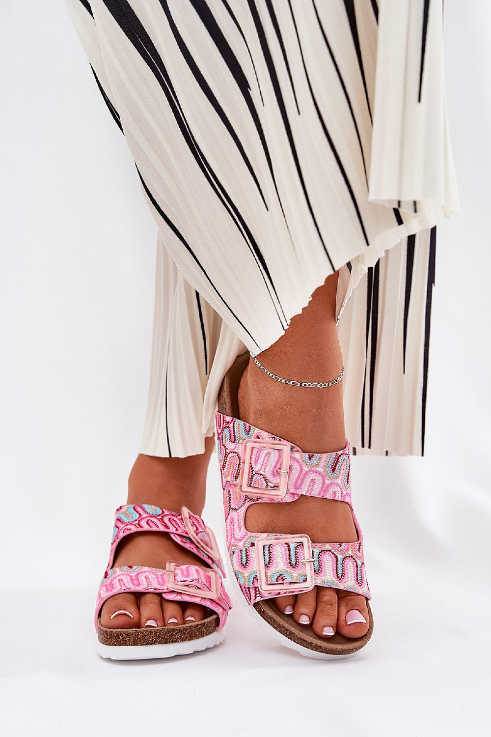 Clacquettes model 211963 Step in style