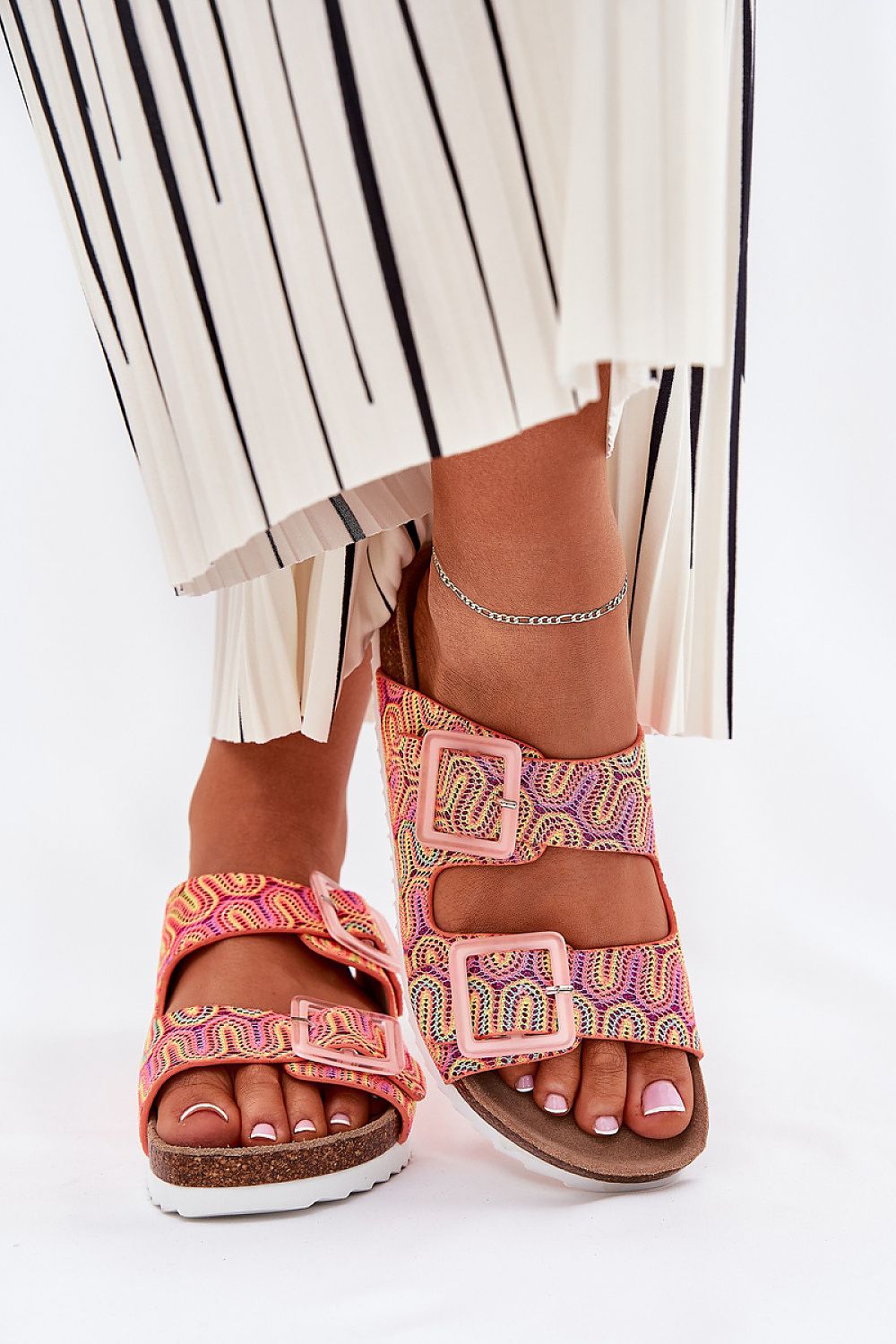 Clacquettes model 211964 Step in style