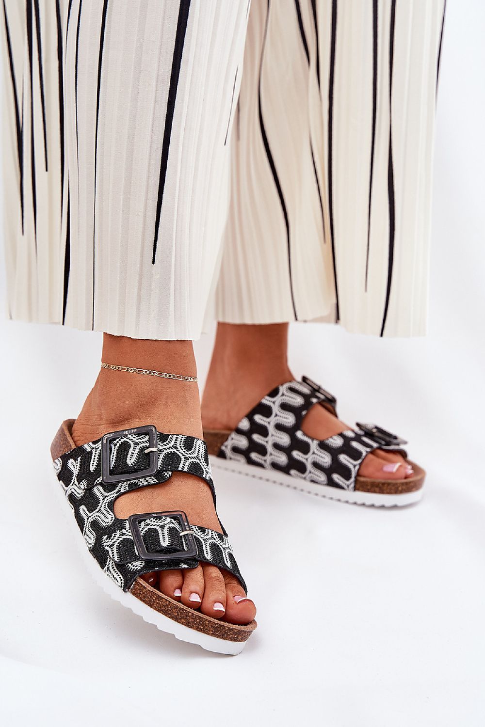 Clacquettes model 211965 Step in style