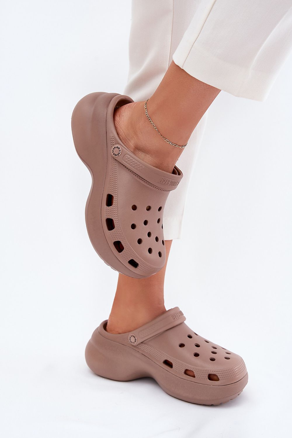 Clacquettes model 215960 Step in style