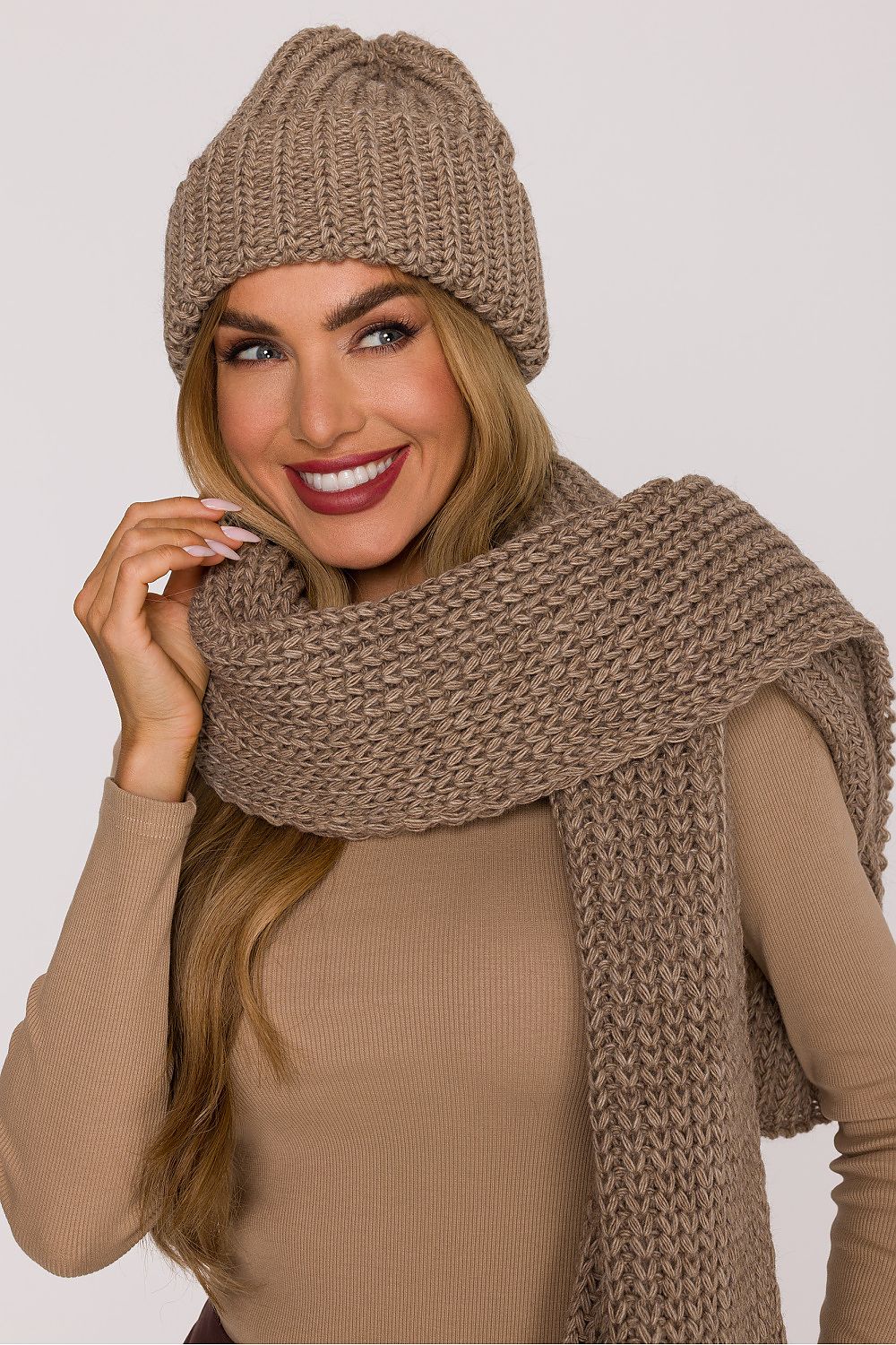 Châle model 219553 Moe