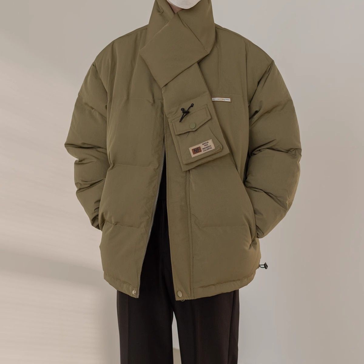 Doudoune homme courte et épaisse en duvet de canard blanc, col montant et écharpe intégrée