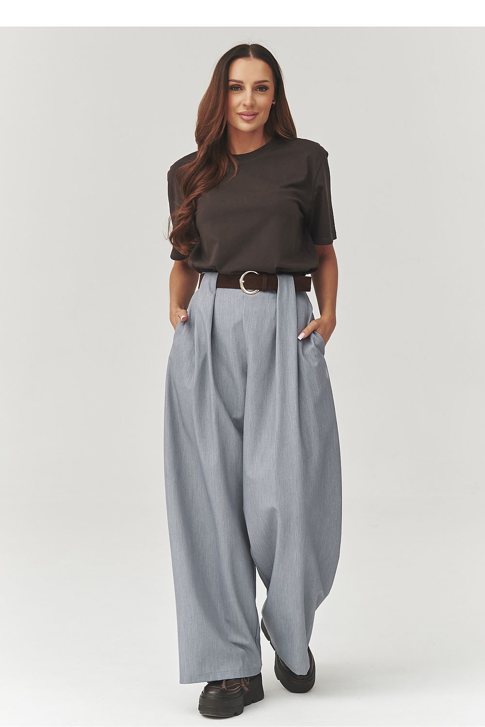  Pantalon femme model 223362 Makadamia 