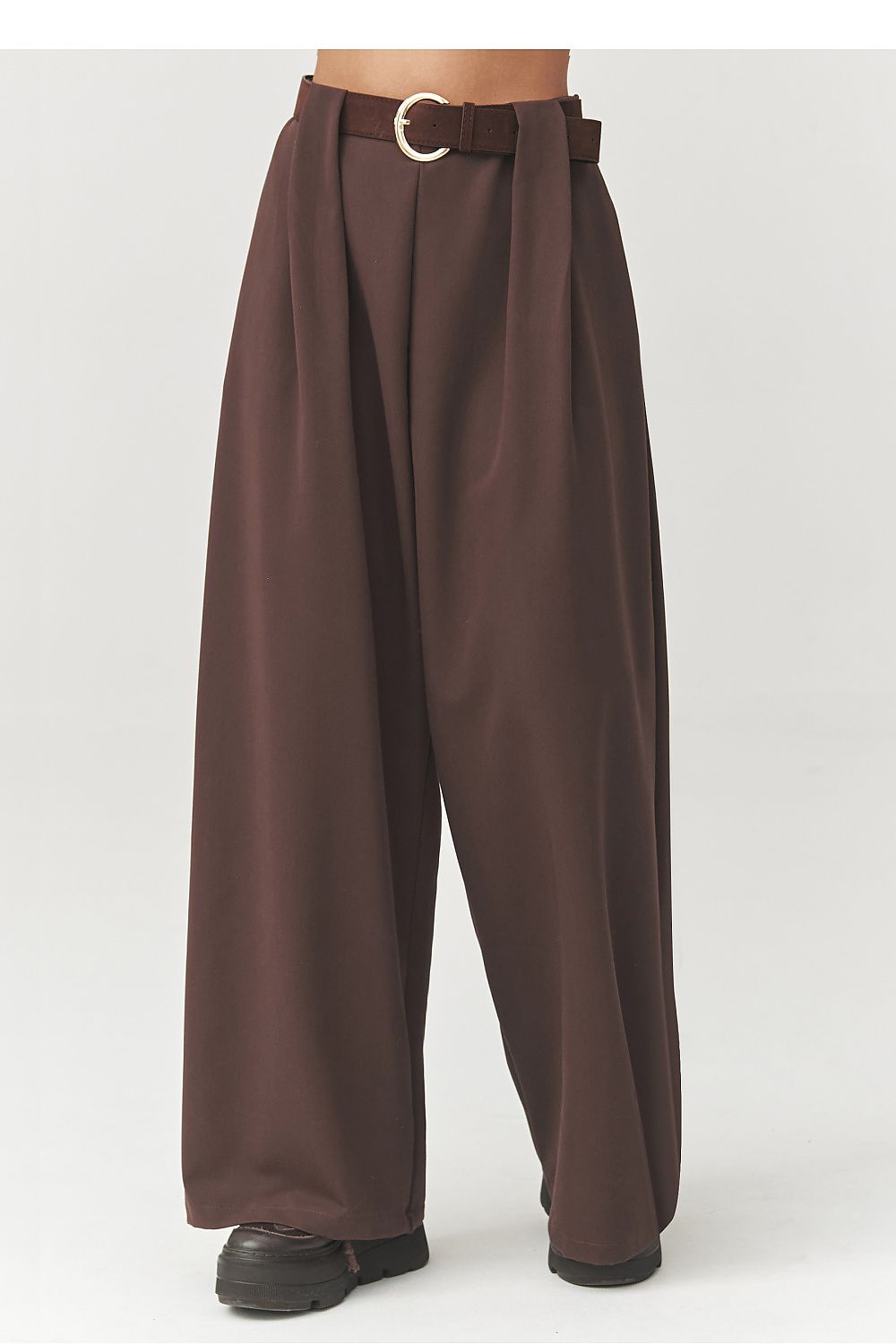  Pantalon femme model 223363 Makadamia 