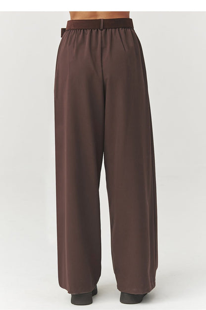  Pantalon femme model 223363 Makadamia 