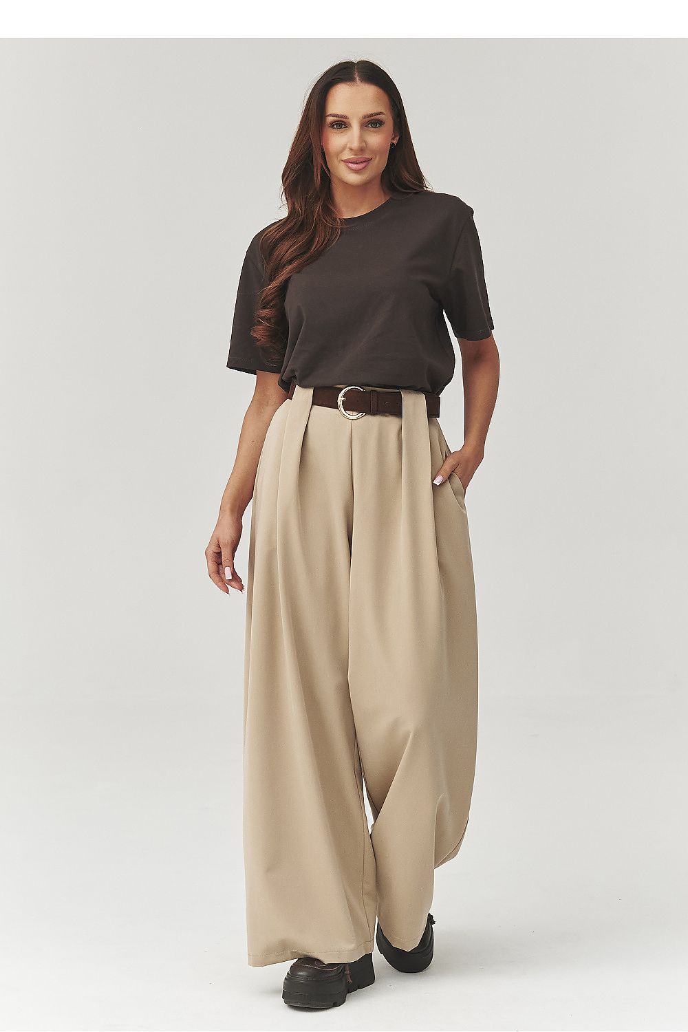  Pantalon femme model 223365 Makadamia 