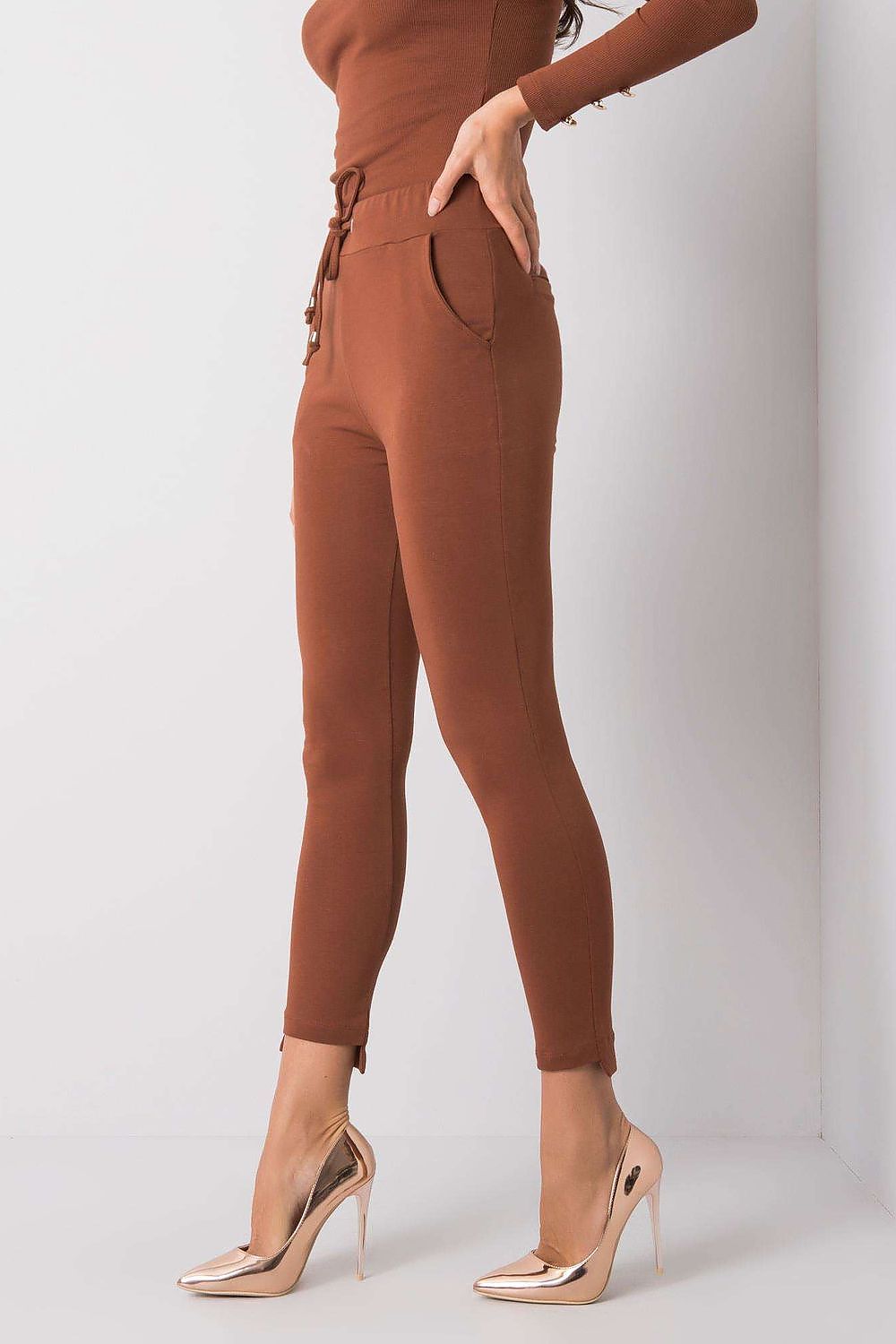  Pantalon survêtement model 167312 BFG 
