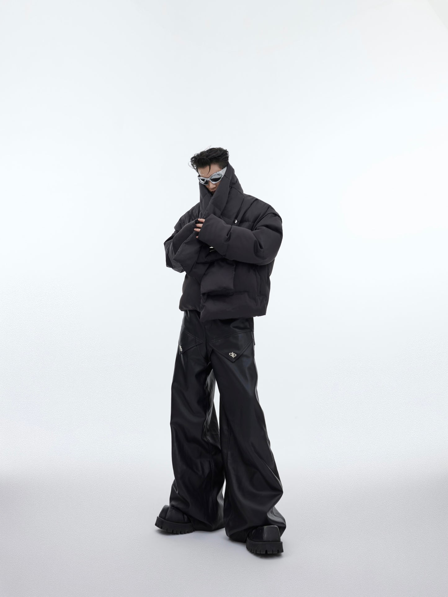 Doudoune homme courte et épaisse en duvet de canard blanc, col montant et écharpe intégrée